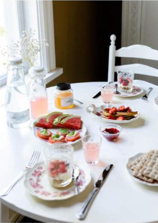 Bed and Breakfast Aeppelgarden Mariestad Exterior foto