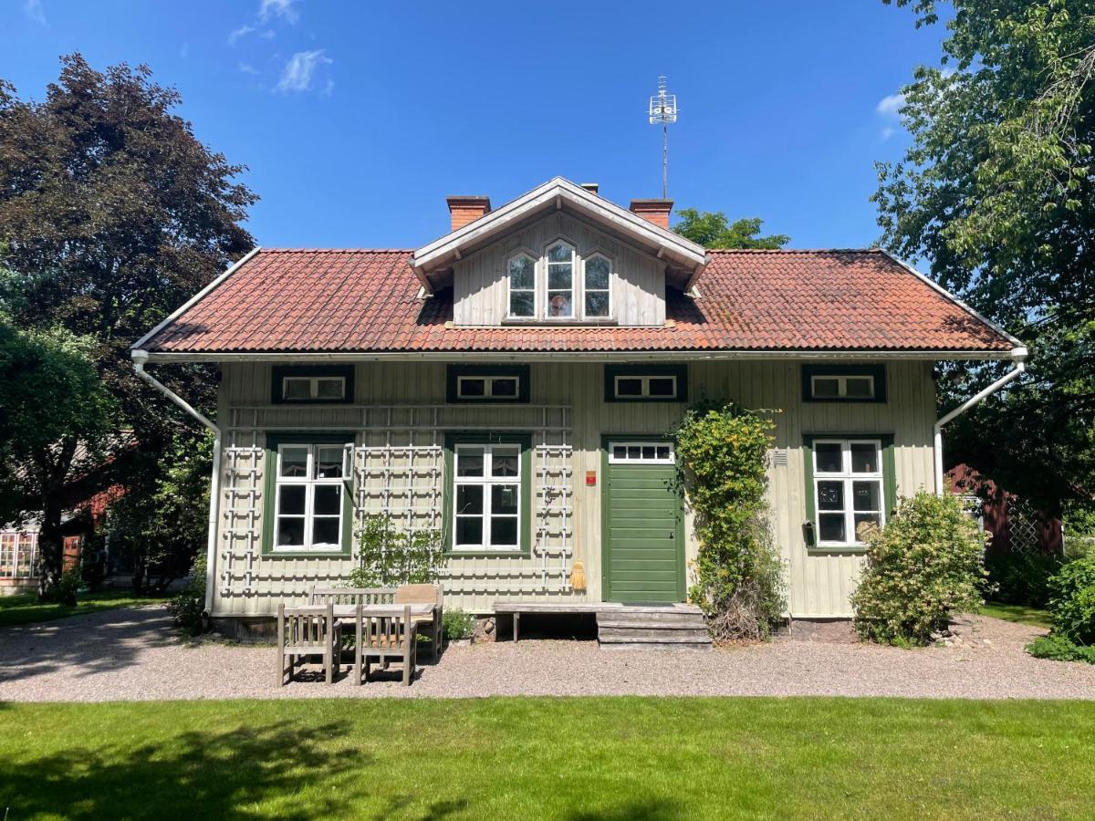 Bed and Breakfast Aeppelgarden Mariestad Exterior foto