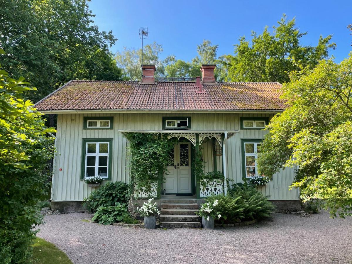 Bed and Breakfast Aeppelgarden Mariestad Exterior foto
