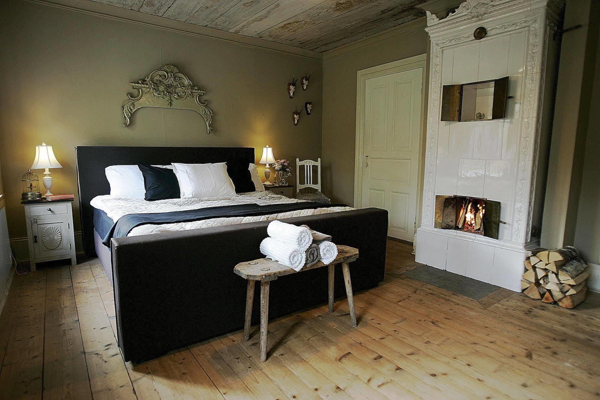 Bed and Breakfast Aeppelgarden Mariestad Exterior foto
